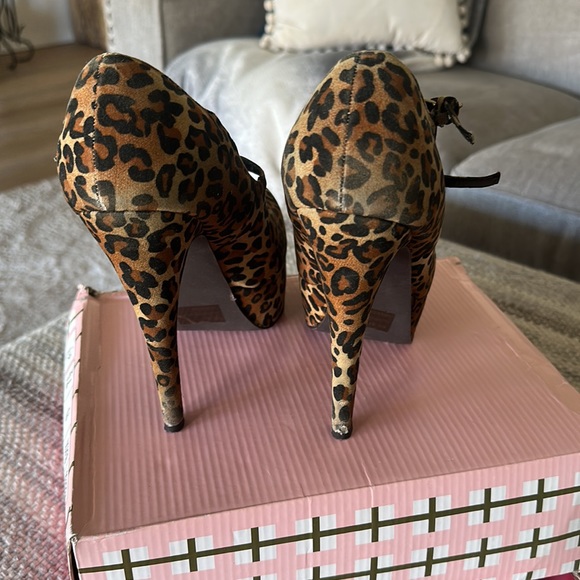 Leopard Heels - Picture 2 of 3